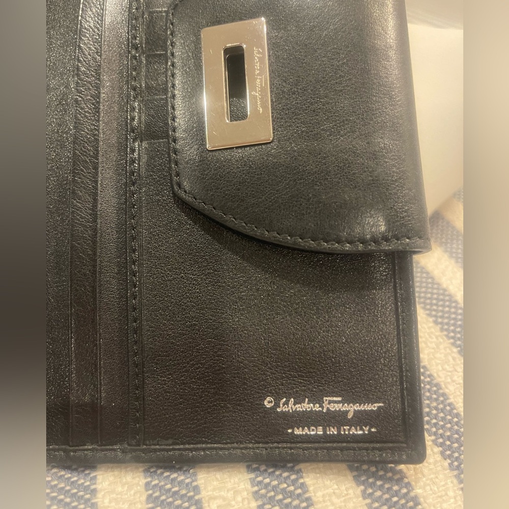 SALVATORE FERRAEGAMO Classic Black Wallet. ๐ค๐ค๐ค - Picture 11 of 12
